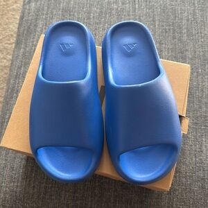 Adidas Yeezy Slides Size 10